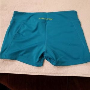 UA fitted shorts Heat Gear M